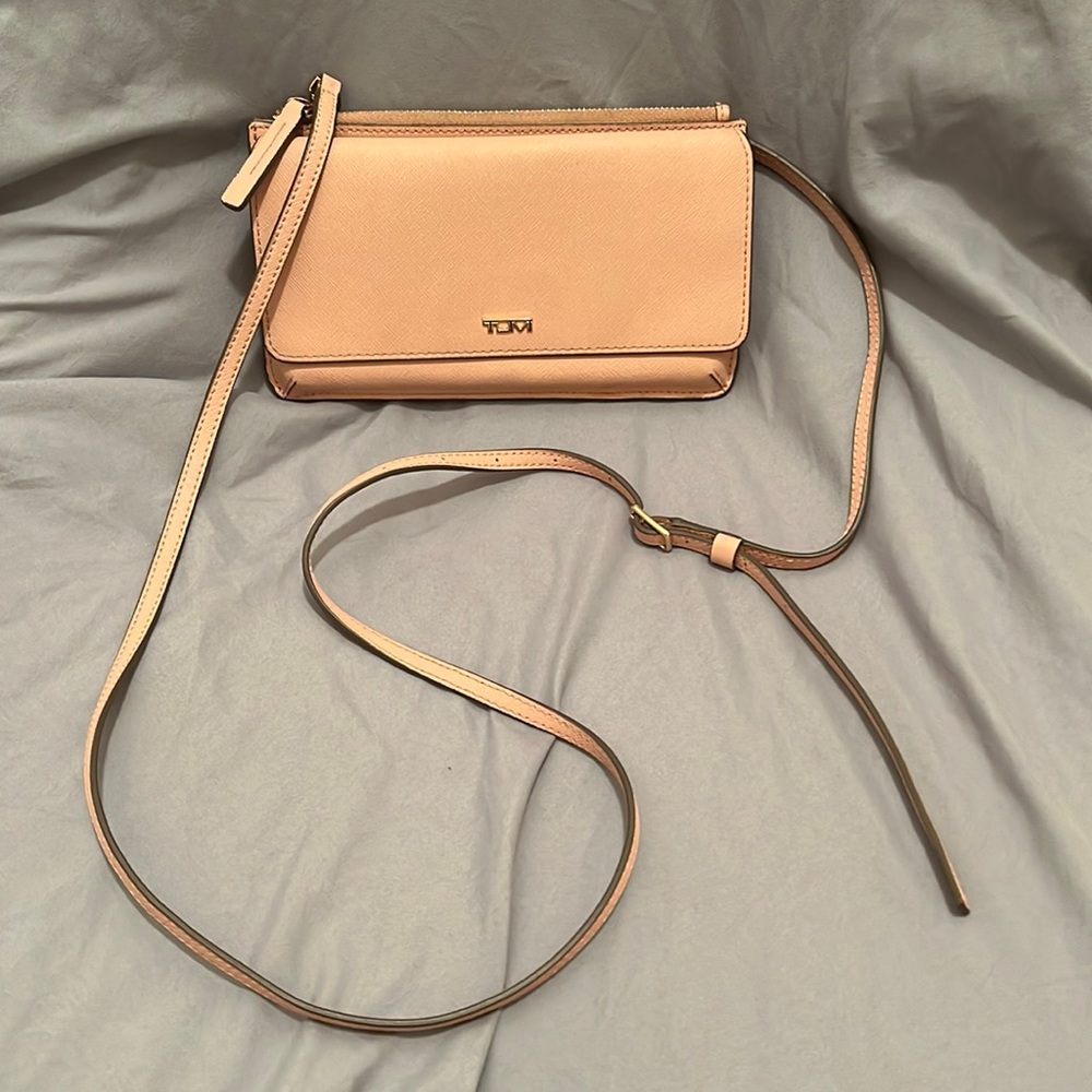Tumi Leather Wallet Crossbody Pink amazing condition